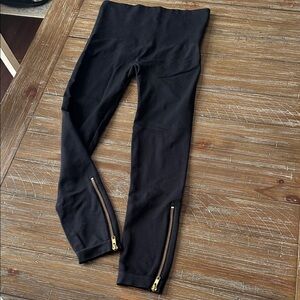Spanx Seamless High Rise Ankle Zipper Black Leggings Size Large